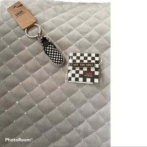 VANS KEYCHAIN & PIN